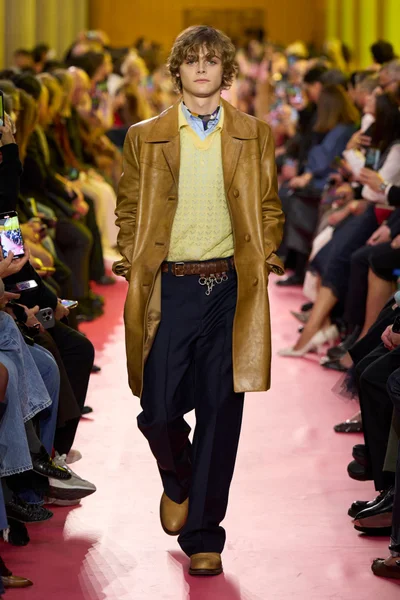Look 19